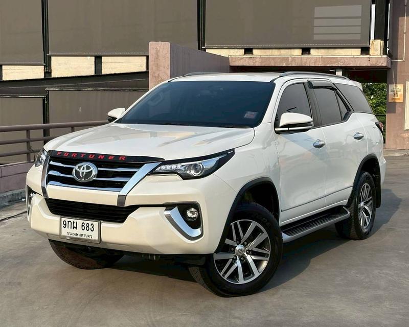 Toyota Fortuner 2.4G เกียร์ Auto 2WD สีขาวมุก ปี 2019 จด 2020