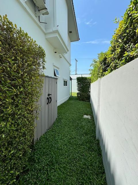 MHR98 บ้านสวยพร้อมอยู่ ฟังก์ชันครบ 4 นอน 4 น้ำ มีสนามหญ้าใหญ่หลังบ้าน ฟรีอินเทอร์เน็ตและบริการดูแลสวน ทำเลดีที่สุดในย่านบางนา 2