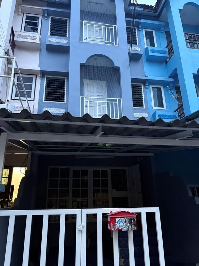 ขาย/ให้เช่า ทาวน์เฮาส์ 3 ชั้น รีโนเวทใหม่ – ซอยเรวดี 62 นนทบุรี ทำเลดี ใกล้กระทรวงสาธารณสุข และรถไฟฟ้าสายสีม่วง 2