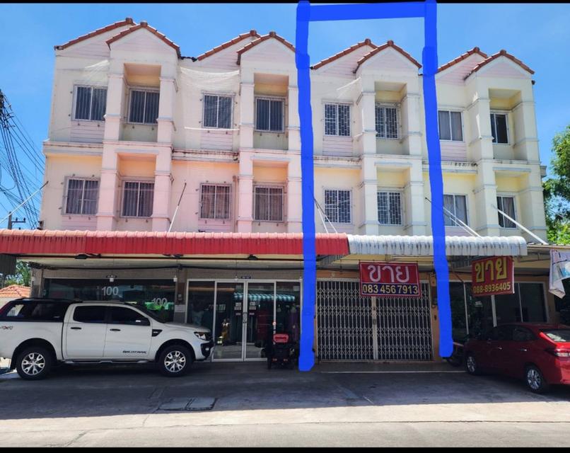 ขายตึกแถว 3 ชั้น หน้าหมู่บ้านพิมพาภรณ์ 4 อ.เมือง ชลบุรี สภาพดีพร้อมอยู่ เหมาะอย่างยิ่งสำหรับการค้าขาย ทำเลเยี่ยม 1