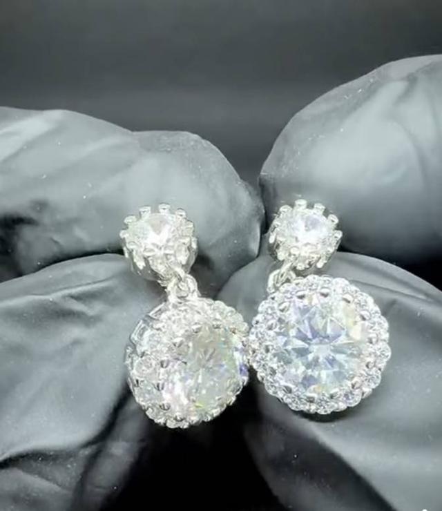 ต่างหูเพชร ดีไซน์โดดเด่น งานผีมือละเอียดประณีต ราคาสบายกระเป๋า พร้อมใบรับประกันสินค้า- ปุอามี่ Diamond Lap Rama2 (083-2469526) 2