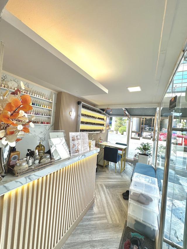 เซ้งร้านทำเล็บทองหล่อ 600,000 บาท แถมฟรี ทุกรายการของใช้ภายในร้าน พร้อมช่างประจำ 3คน