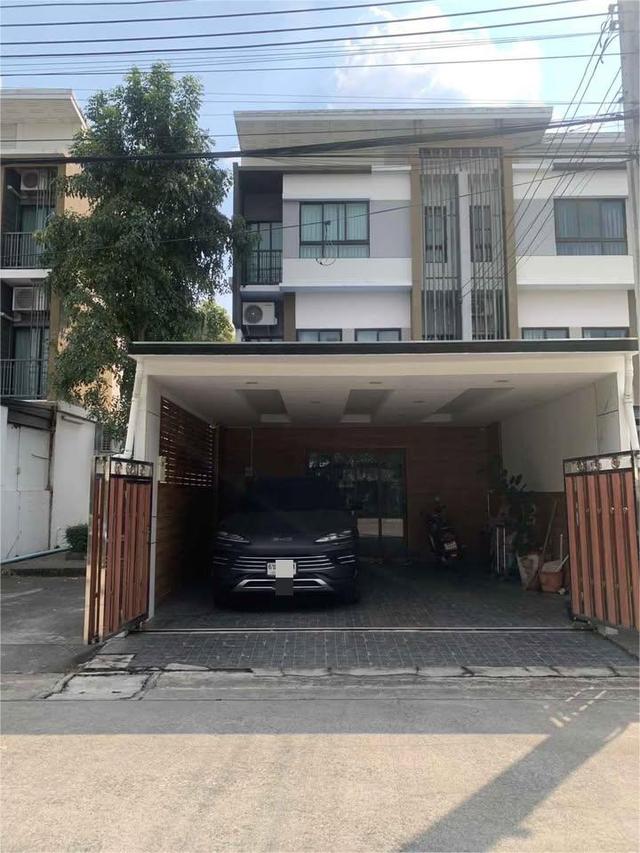 ทาวน์โฮม 3ชั้น ตกแต่งพร้อมเข้าอยู่ได้เลย 1