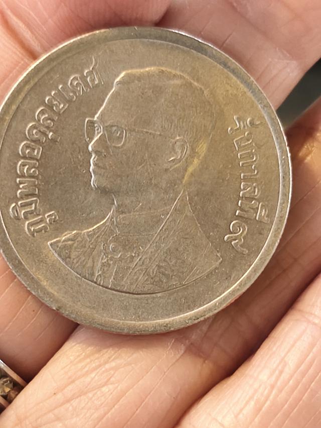 เหรียญหายาก เหรียญ 5บาท ปี2525 สนใจติดต่อ