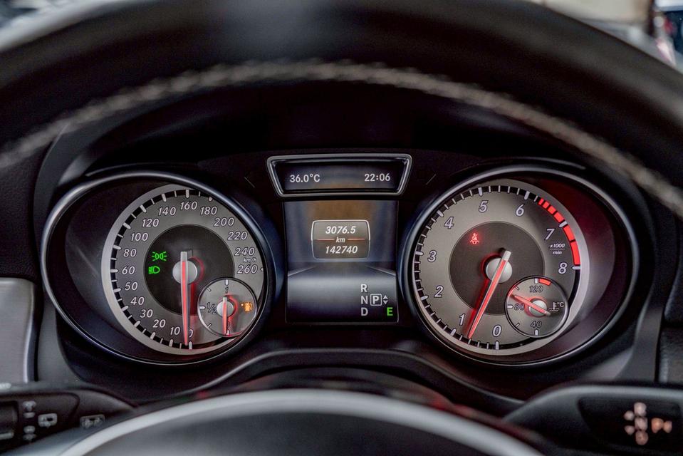 รหัสรถ NP1673 รุ่นรถ : BENZ GLA200ปีรถ : 2015 19