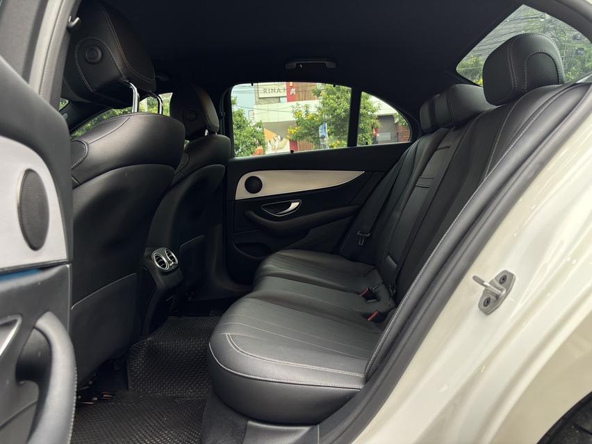 รหัสรถ KPV565 2022 MERCEDES BENZ E220d AMG SPORT 13
