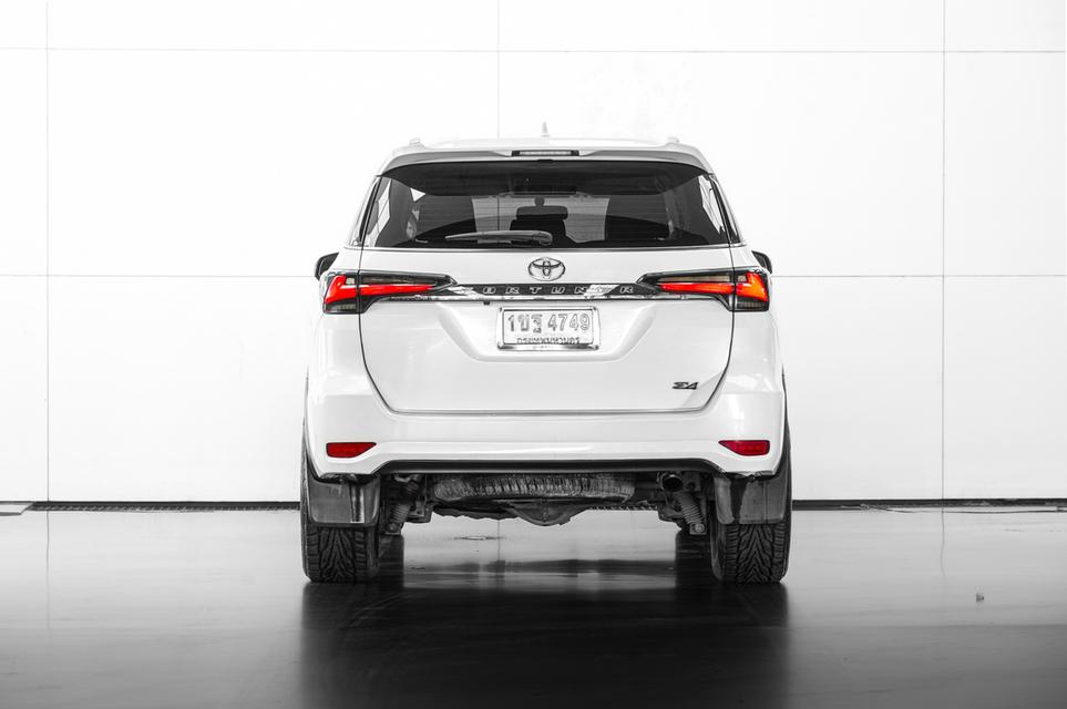 2018 TOYOTA FORTUNER 2.4 V 4WD SUV สีขาว ไมล์ 181334 กม. 6