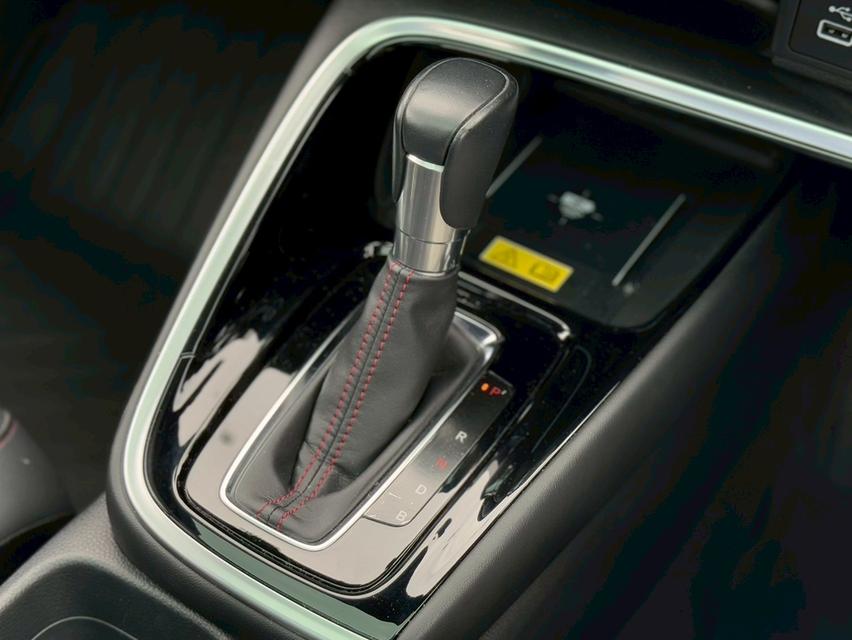 HONDA HRV Wagon 4dr e:HEV RS E-CVT FWD 1.5i (Hybrid) Y22 สีขาว ออโต้  11