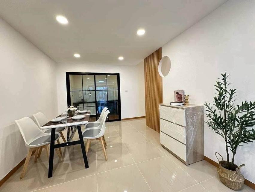 🔥 ทาวน์เฮ้าส์ 2 ห้องนอน บางบัวทอง ราคาเพียง 1.55 ล้าน พร้อมเฟอร์!🏡 หมู่บ้านสิรารมย์ ถนนบ้านกล้วย–ไทรน้อย เนื้อที่ 16 ตร.ว. 3