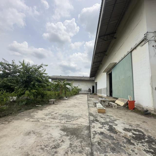 ขายโรงงาน 2 หลัง มี รง.4 เนื้อที่ 2-3-82 ไร่ ซอยสุขาภิบาล 2 ถนนพุทธมณฑลสาย 4 ตำบลอ้อมน้อย อำเภอกระทุ่มแบน จังหวัดสมุทรสาคร 5
