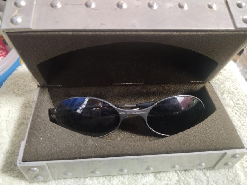 Oakleyแว่นตามือสองของแท้ปี1995