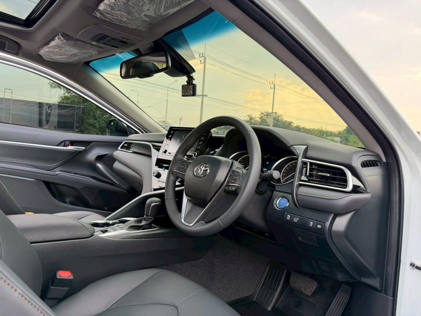 TOYOTA CAMRY 2.5 HEV Premium MNC Sunroof ปี23 สีขาวมุก สวยสุดในรุ่น มือเดียว สภาพป้ายแดง