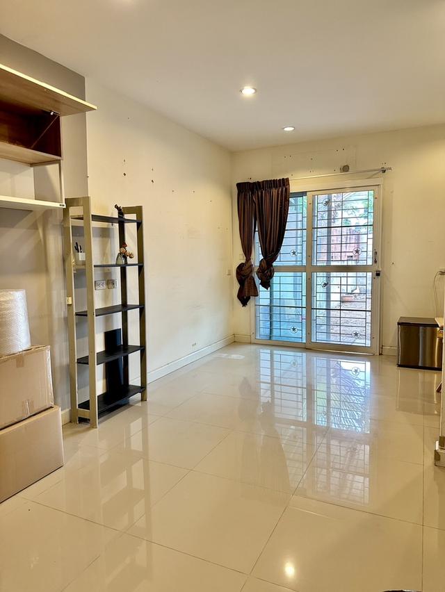 ทาวน์โฮม 2ชั้น 27.8 ตร.ว. มีพื้นที่สนามหลังบ้าน ซอยพัฒนาการ 38, สวนหลวง, กรุงเทพ