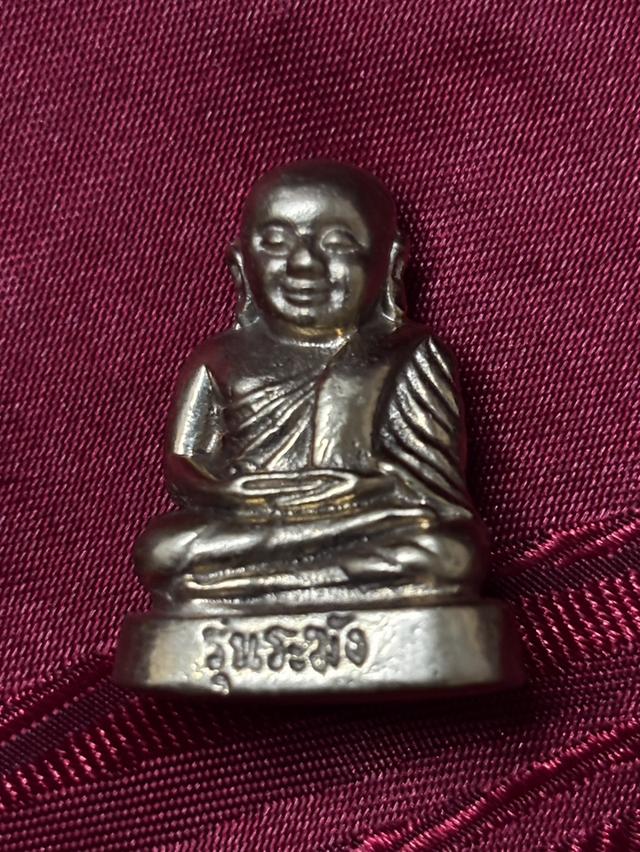 หลวงพ่อเงิน วัดสระประทุม "รุ่นระฆัง" ปี 2561 พร้อมกล่องเดิม ตอกโค้ดแท้ รูปที่ 2