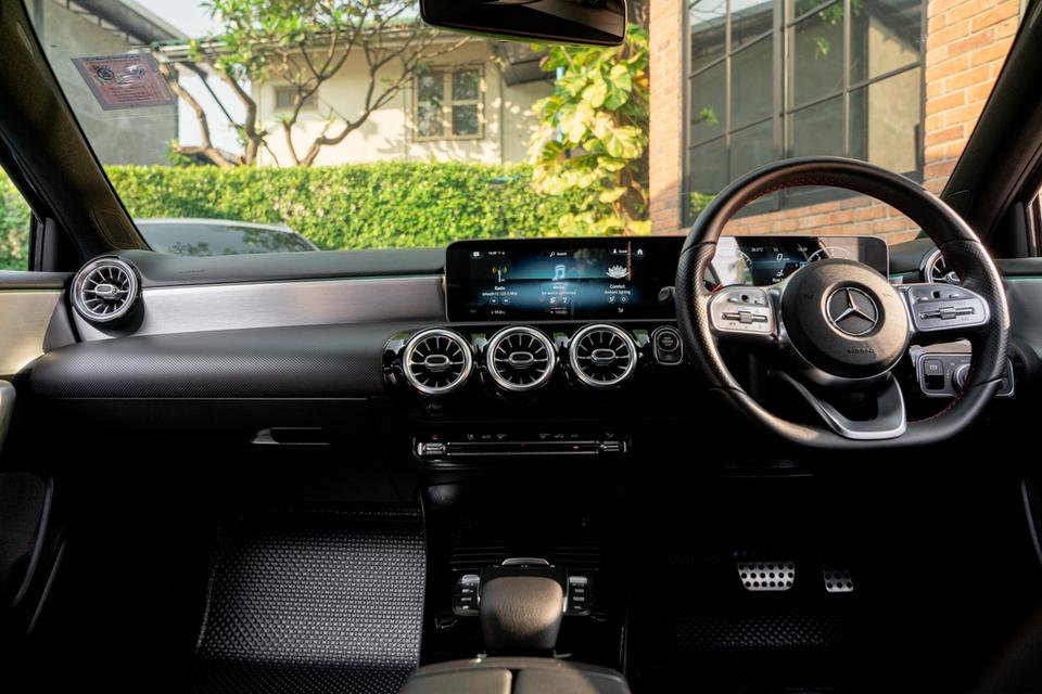 Mercedes-Benz A200 AMG Dynamic ปี 2021 📌𝐀𝟐𝟎𝟎 𝐀𝐌𝐆 เข้าใหม่ค่าา วิ่งเพียง 59,xxx km. เท่านั้น 👍🏼✨ 3