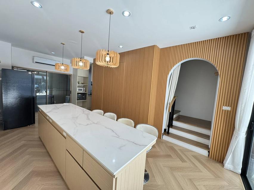 ปล่อยเช่า ทาวน์โฮม 3 ชั้น บ้านกลางเมือง พระราม 9 – กรุงเทพกรีฑา 5
