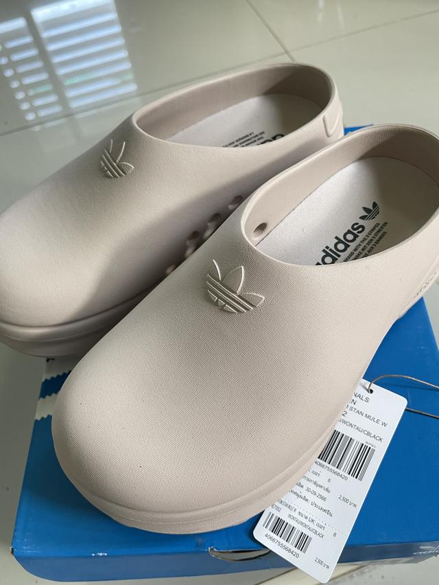 ขาย Adidas รองเท้า Adifom Stan Smith Mule ของแท้กดจากเว็บ Adidas สีหายาก ใส่แค่ 2-3 ครั้ง ใหม่มาก!