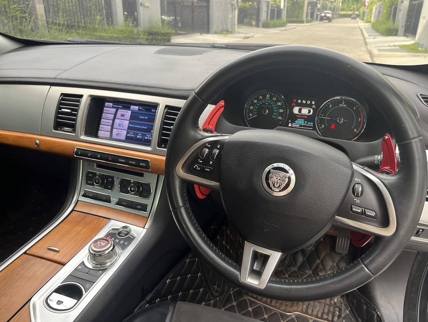 Jaguar สีดำ Xf 2.2 ปี 2012 12