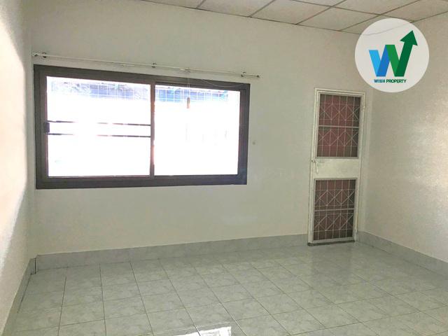 ขายทาวน์เฮ้าส์ เพิ่งปรับปรุงใหม่ 17 ตร.ว. 4 ห้องนอน 2 ห้องน้ำ 1 แอร์ 1 ที่จอดรถ ต่อเติมครบ ใกล้สนามบินดอนเมือง 8