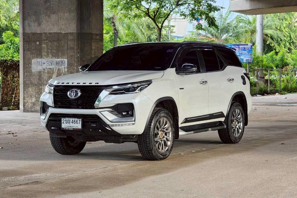 Toyota Fortuner 2.4 V 4WD AT ปี 2021