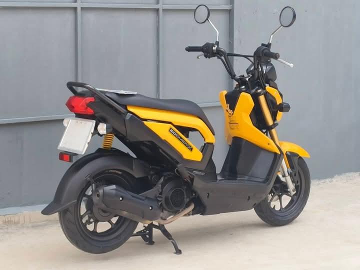 Honda Zoomer X สีเหลือง