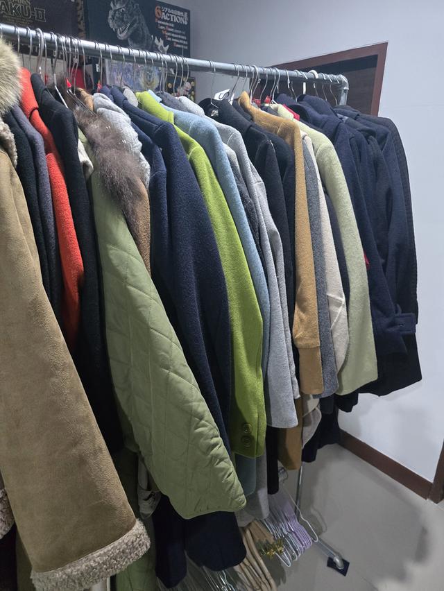 เสื้อฌค้ทมือสอง นำเข้าญี่ปุ่น ลด โละ เลิกกิจการ เทขายเหมา ราคาถูก สินค้ามีประมาณ500ตัว+ รูปย่อยที่ 4