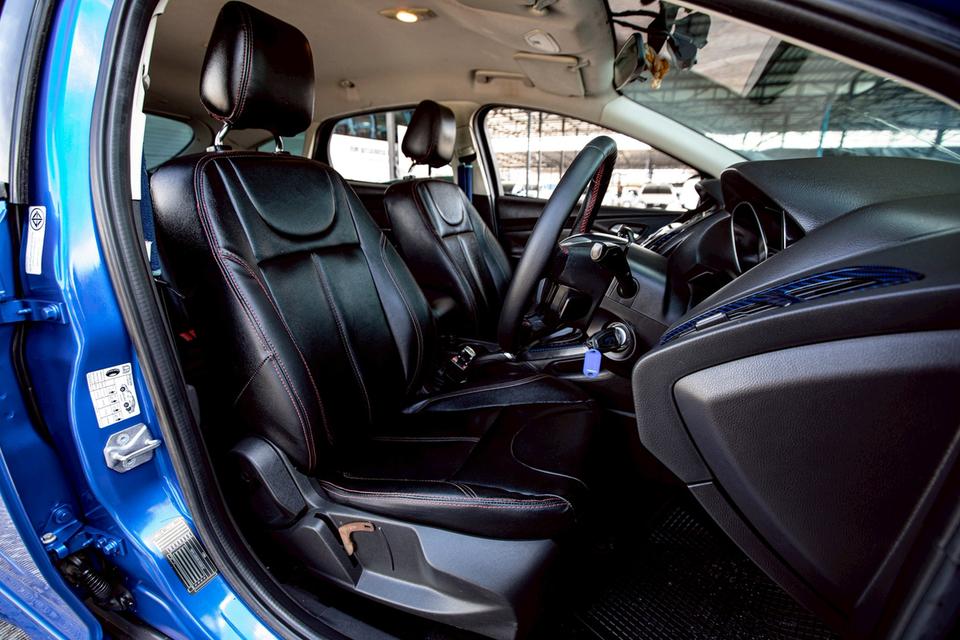 Ford focus 1.6 Sport ปี 2014  สีน้ำเงิน 5 ประตู 13