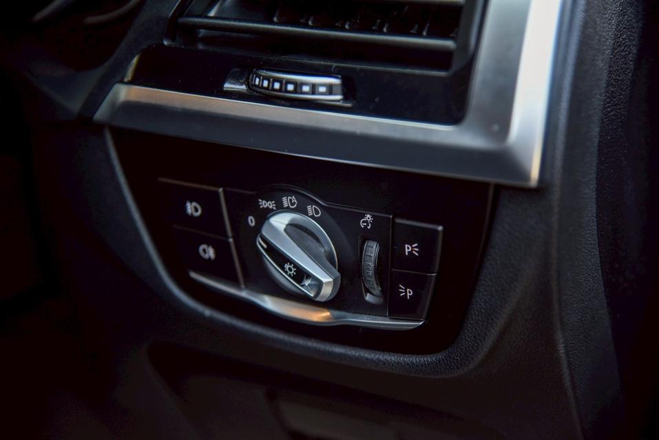 BMW X3 xDrive20d RHD F25 AT 2018 18