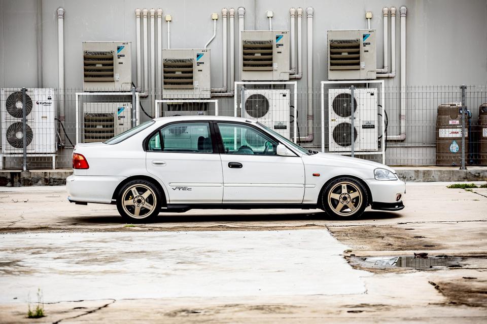 Honda Civic Eg สีขาว ปี 1998 เครื่อง B20 ออโต้