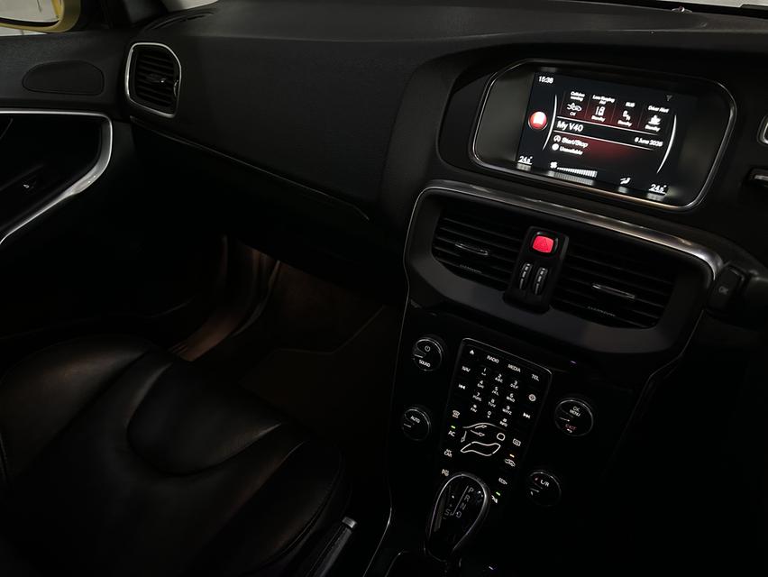 Volvo V40 T4 2.0 Turbo 2017 รูปที่ 8