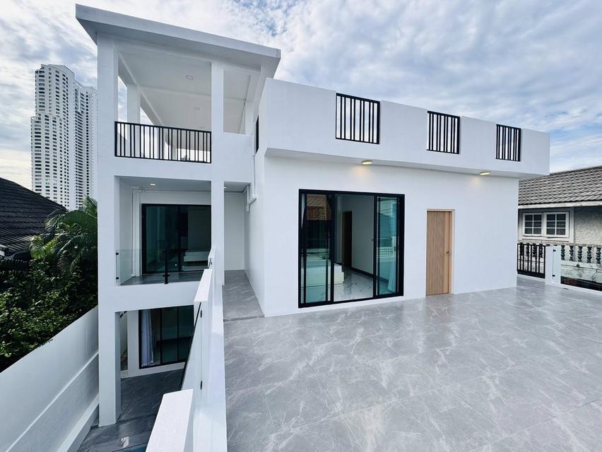 Seafront pool villa style modern Jomtien Beach 17.9 Million 19