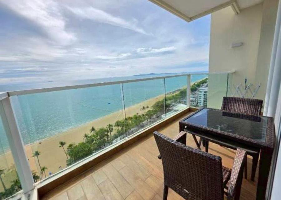 Beach front condo Cetus Jomtien Pattaya 