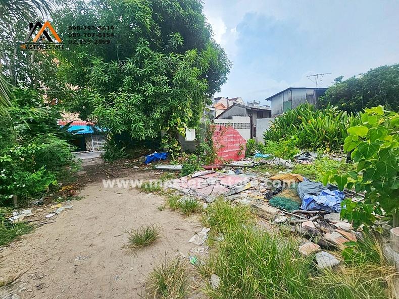 ที่ดินเปล่า 195.6 ตร.ว. แปลงมุม สวยมาก ติดถนนไทรบุรี จ.สงขลา หน้ากว้างประมาณ 20 M. x ลึก 45 M. ปัจจุบันมีผู้เช่าที่ดินขายอาหาร 5