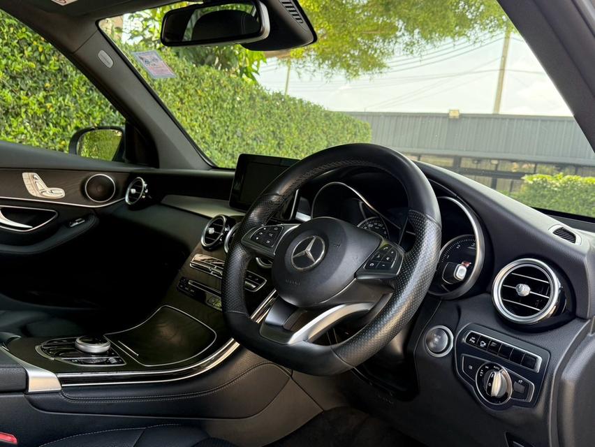2017 BENZ GLC 250D AMG รถมือเดียวออกป้ายแดง รถวิ่งน้อย เข้าศูนย์ทุกระยะ ไม่เคยมีอุบัติเหตุครับ 10