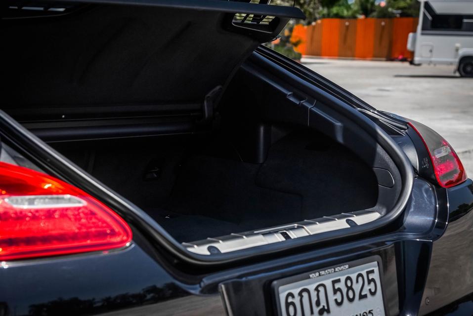Porsche Panamera S Hybrid 2023  ✨ ไมล์ 60.000 km. !!! ราคาพิเศษ 1.499,000 บาท รูปที่ 10