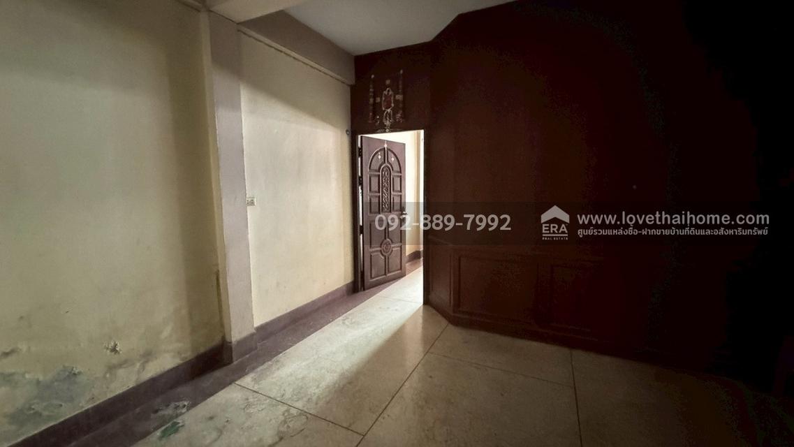 ขายตึกแถว 3.5 ชั้น ถนนนิคมรถไฟ อยู่ในตัวเมืองมหาชัย สมุทรสาคร พื้นที่ 15.4 ตรว. ใกล้แลนด์มาร์ค มหาชัย ราคาถูก ทำเลดี 6