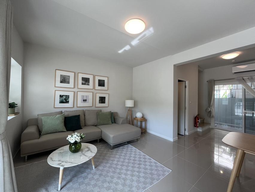 ให้เช่าทาวน์โฮมสองชั้น 2 ห้องนอน 3 ห้องน้ำ 1 ห้องรับแขก 1 ห้องครัว 1 ที่จอดรถ ขนาดที่ดิน 20 ตรว. พื้นที่ใช้สอย 89 ตรม. ให้เช่าราคา 20,000 9