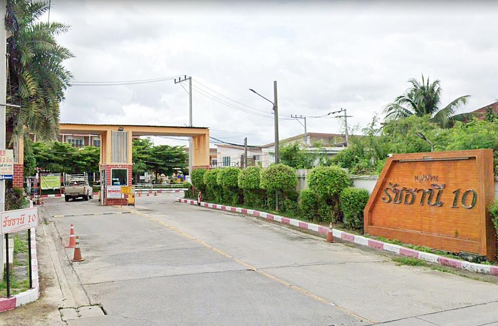 หมู่บ้านรัชธานี 10 ซอยคู้บอน 27 เขตบางเขน ทาวน์เฮ้าส์ 3 ชั้น แปลงมุม ติดสวน 49 ตร.วา 3 นอน 4 น้ำ 12