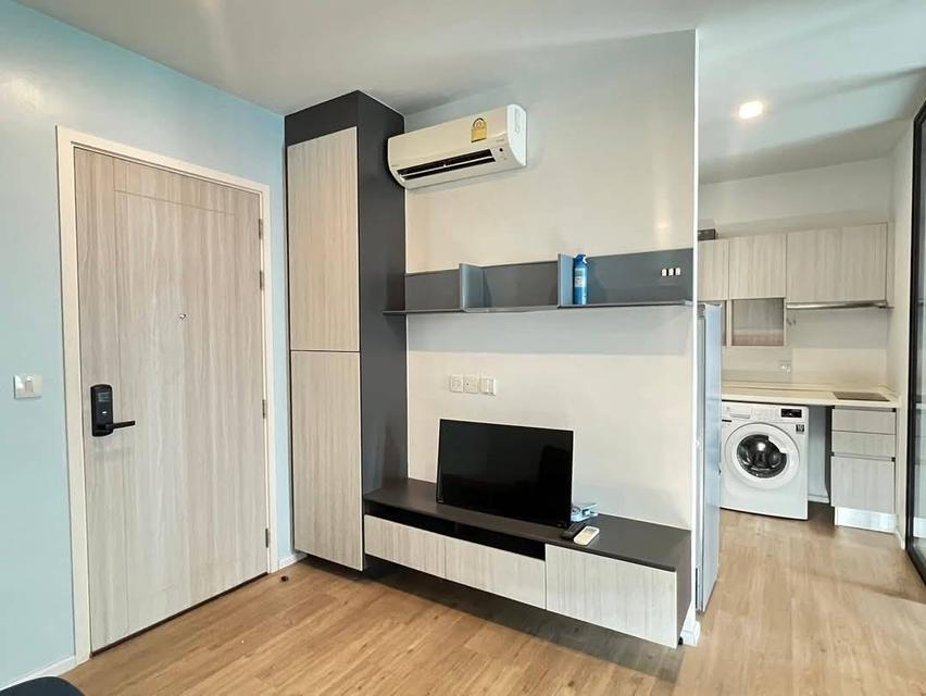 Notting Hill Condo Sriracha 2