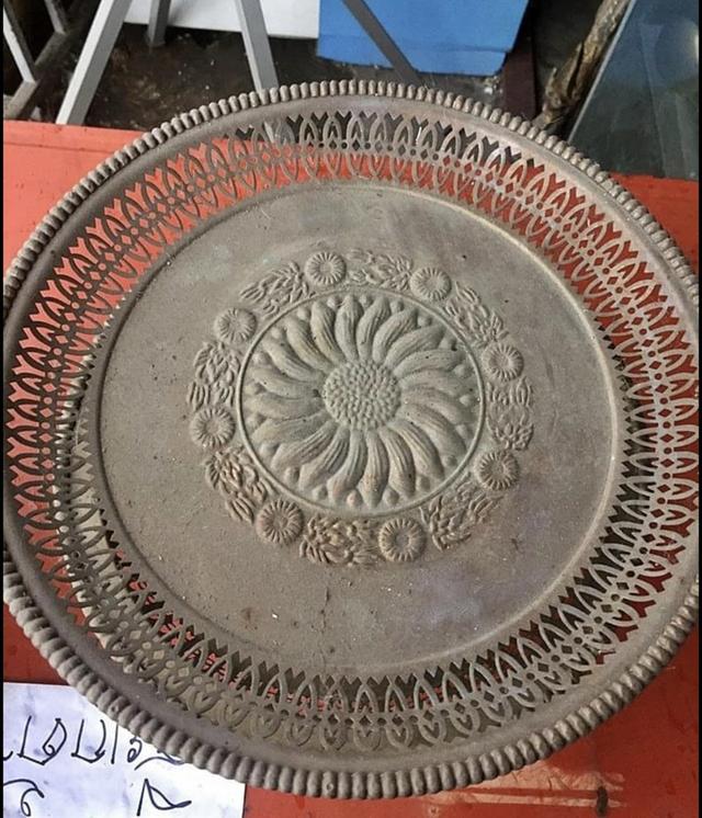 พานโตกทองเหลืองโบราณ พานทองเหลืองโบราณ แท้ ขนาด12นิ้ว ลอยดอกไม้ ลายฉลุ 3