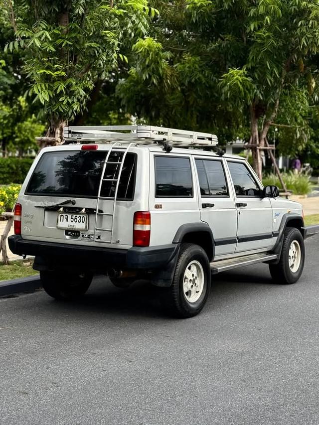 รีบขาย Jeep Cherokee 2