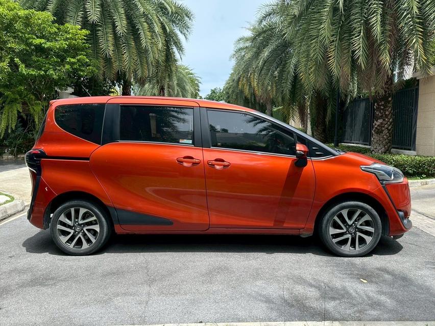 Toyota Sienta Model V 1.5V Dual VVTi / 7AT CVT