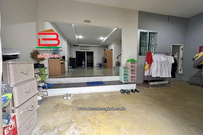 ทาวน์โฮม โครงการ ราชพฤกษ์ สุวรรณภูมิ-ลาดกระบัง เนื้อที่ 22.5 ตารางวา ซอยฉลองกรุง 61 แขวงลำปลาทิว เขตลาดกระบัง กรุงเทพมหานคร