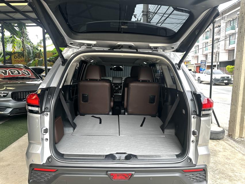 2023 TOYOTA INNOVA ZENIX 2.0 HEV PREMIUM ไมล์น้อย 17