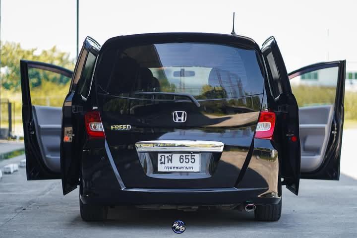 Honda Freed สวยดำเข้ม 18