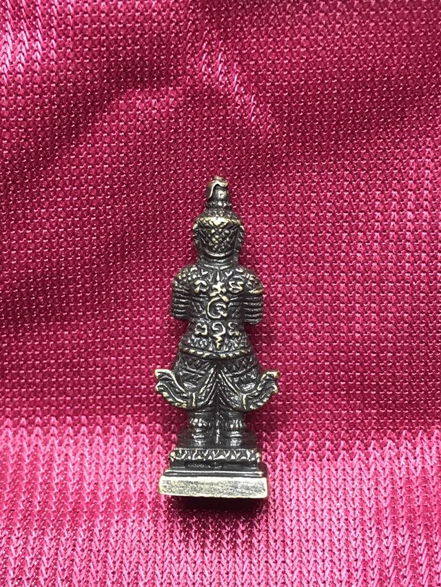 รูปหล่อลอยองค์ ท้าวเวสสุวรรณ ใต้ฐานตอกโค๊ต ว.ฐ. หลวงพ่อเพี้ยน วัดเกริ่นกฐิน 2