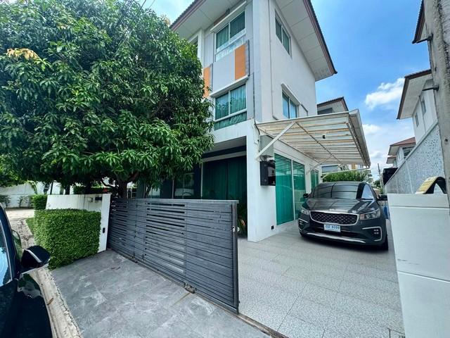 ขายบ้านเดี่ยว 3 ชั้น หน้าสวน 320 ตรม. โครงการ คาซ่า แกรนด์ สุขาภิบาล 5 ติดถนนใหญ่ ระหว่างสายไหม 79 และ 81 บิวท์อินทั้งหล 3