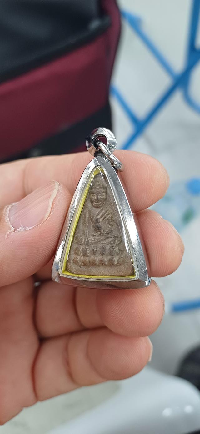 พระพุทโธน้อย เนื้อผงใบลาน พิมพ์กลาง หน้าเอียงไหล่ลู่ รุ่นแรกปี๒๔๙๔