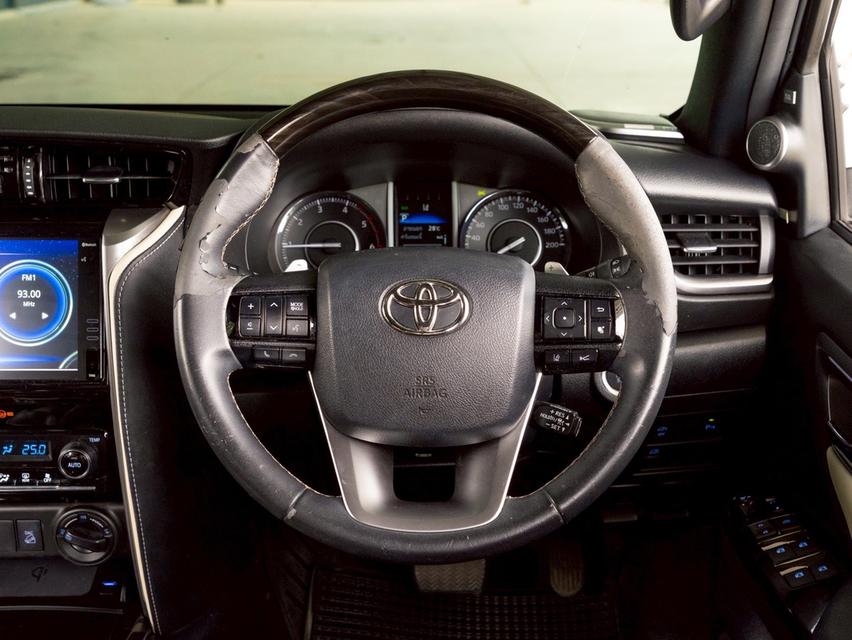 รหัสรถ 12AT9599 Toyota Fortuner 2.8 Legender Black Top 4WD | ปีจด : 2021 11