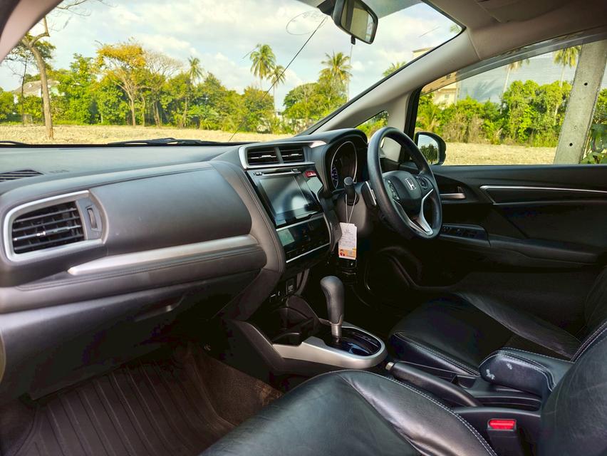 HONDA  JAZZ GK 1.5 SV Top Y2015. สีเหลือง ออโต้  13